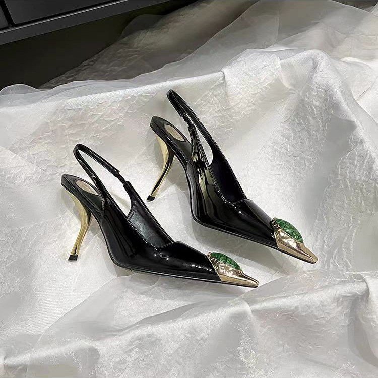 Zapatos de tacón de charol con - Patent Leather Pump reseña y precio